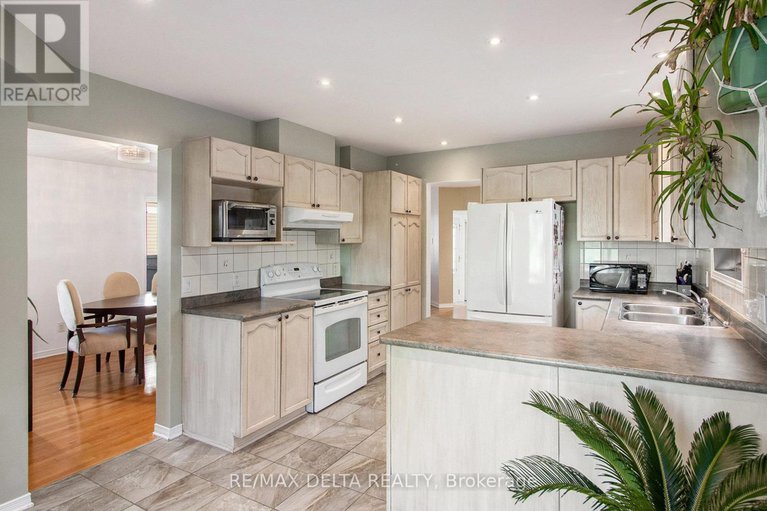 28928926/1610-duplante-avenue/fallingbrookpineridge/ottawa/ontario/K4A4A2_16
