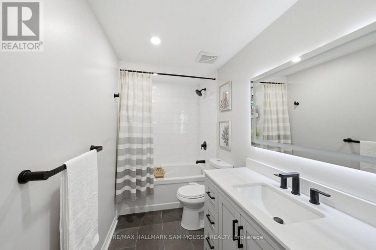 29571968/b-25-woodvale-green/craig-henrywoodvale/ottawa/ontario/K2G4H3_26