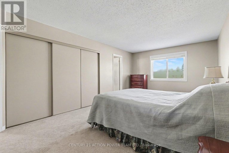 29272749/82-burlington-crescent/hunt-club-parkgreenboro/ottawa/ontario/K1T3K4_27