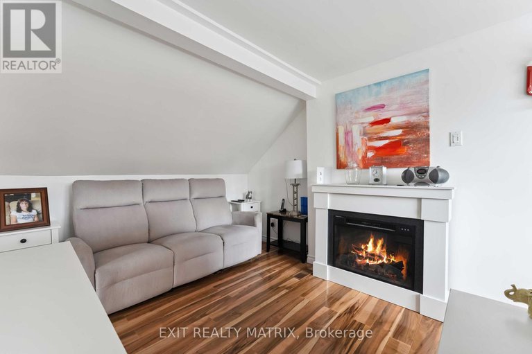 28591651/347-shakespeare-street/vanier/ottawa/ontario/K1L5M1_27