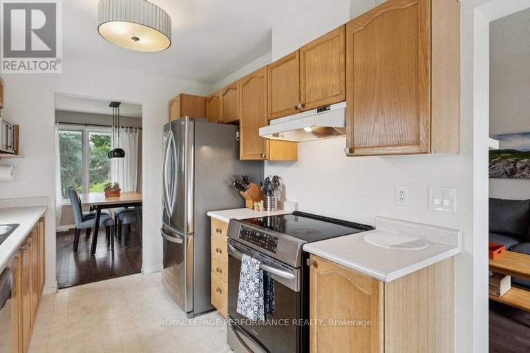 28591914/1869-hennessy-crescent/fallingbrookgardenway-south/ottawa/ontario/K4A3X8_15