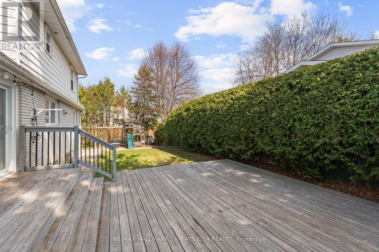 29677666/2750-consul-avenue/bruce-farmgraham-parkqualicumbellands/ottawa/ontario/K2H7H7_47