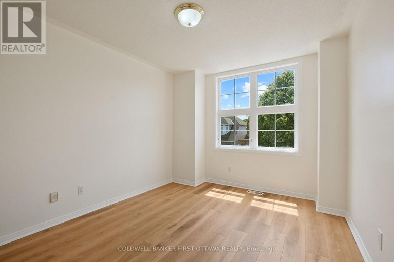 28482188/107-columbia-avenue/hunt-club/ottawa/ontario/K1V1Z3_28