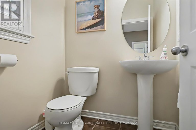 29354071/10-friendly-crescent/stittsville-south/ottawa/ontario/K2S2B6_17