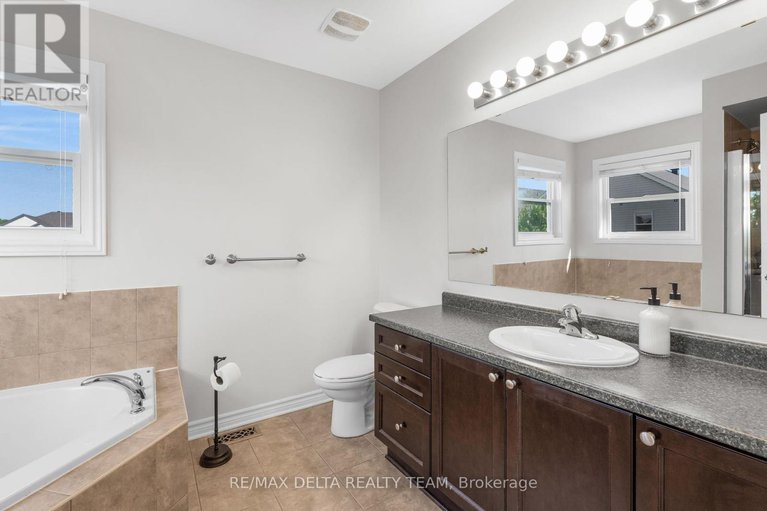 28627849/227-hillpark-high-street/mer-bleuebradley-estatesanderson-park/ottawa/ontario/K1W0B5_19