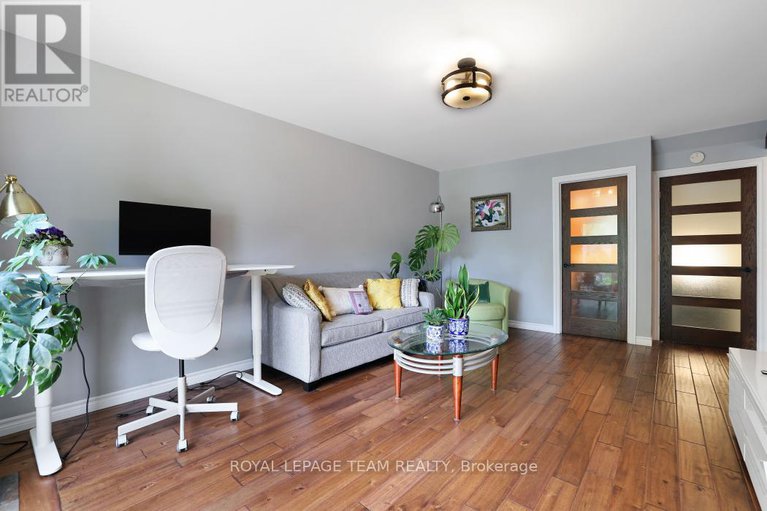 28576790/807-maplecrest-avenue/mckellar-heightsglabar-park/ottawa/ontario/K2A2Z7_27