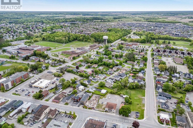 28345912/1727-chene-street/town-of-rockland/clarence-rockland/ontario/K4K1K5_35