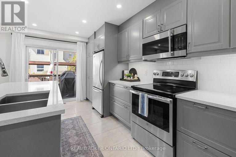 29653465/2058-wildflower-drive/queenswood-heights-south/ottawa/ontario/K1E3R3_18