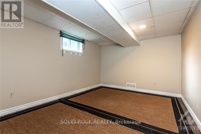 29118674/5140-limebank-road/riverside-southgloucester-glen/ottawa/ontario/K1X1G3_13