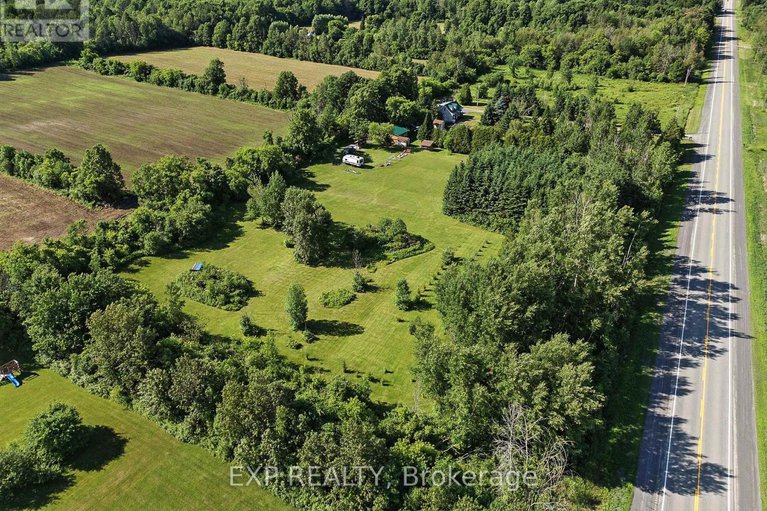 28525895/7800-34-highway/vankleek-hill/champlain/ontario/K0B1R0_35