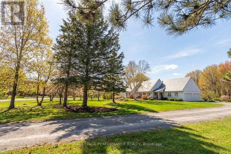 29401324/18537-stonehouse-point-road/south-glengarry-charlottenburgh-twp/south-glengarry/ontario/K6H5R5_2