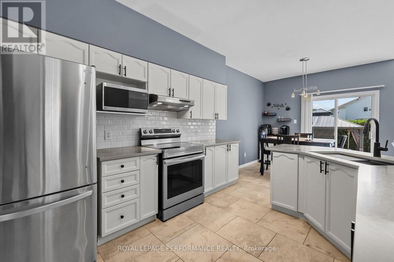 28630498/666-valin-street/fallingbrookgardenway-south/ottawa/ontario/K4A3X1_29
