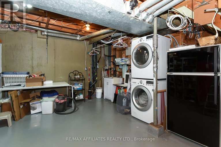 28846250/323-fullerton-avenue/overbrookcastle-heights/ottawa/ontario/K1K1K2_35