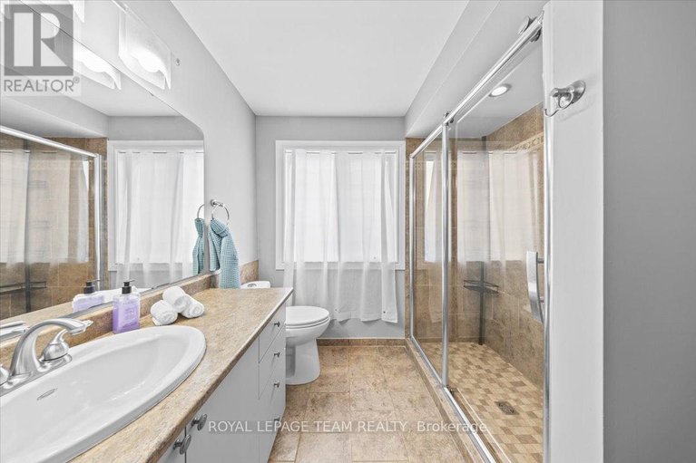 29634635/8-crownridge-drive/emerald-meadowstrailwest/ottawa/ontario/K2M2M8_23