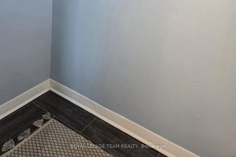 29378694/1305-kingston-avenue/carlington/ottawa/ontario/K1Z8K9_3