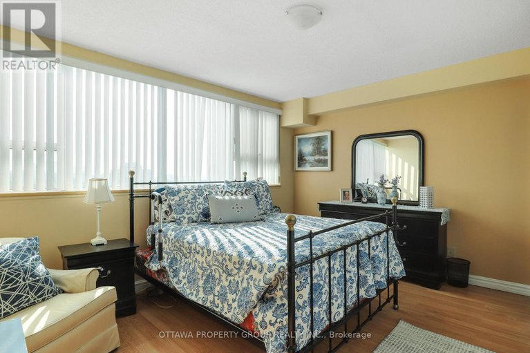 28628193/913-555-brittany-drive/viscount-alexander-park/ottawa/ontario/K1K4C5_15