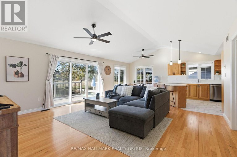 29042436/54-christie-lane/winchester/north-dundas/ontario/K0C2K0_9