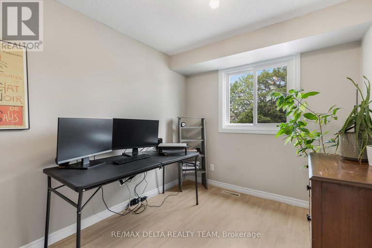 28607789/20-2000-falkirk-crescent/blackburn-hamlet-south/ottawa/ontario/K1B4Y7_16
