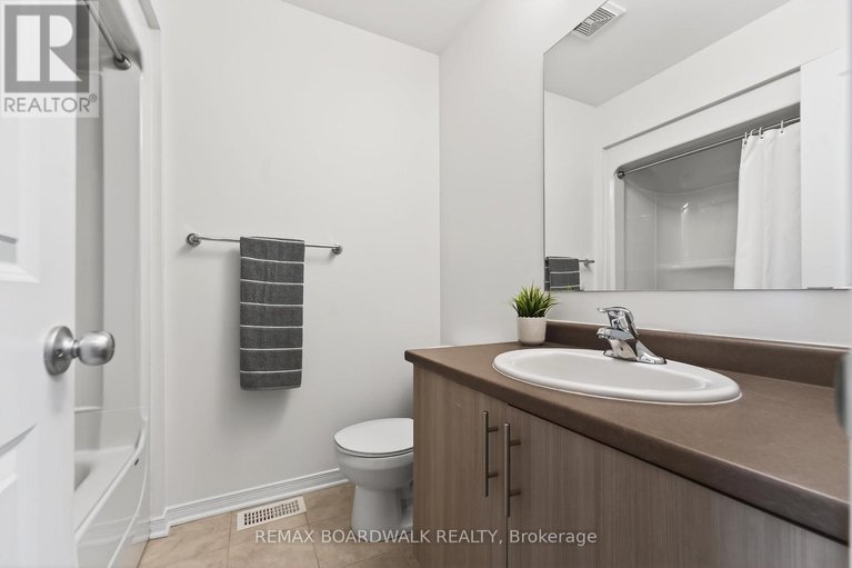 29438320/716-oakglade-avenue/emerald-meadowstrailwest/ottawa/ontario/K2M0B3_30