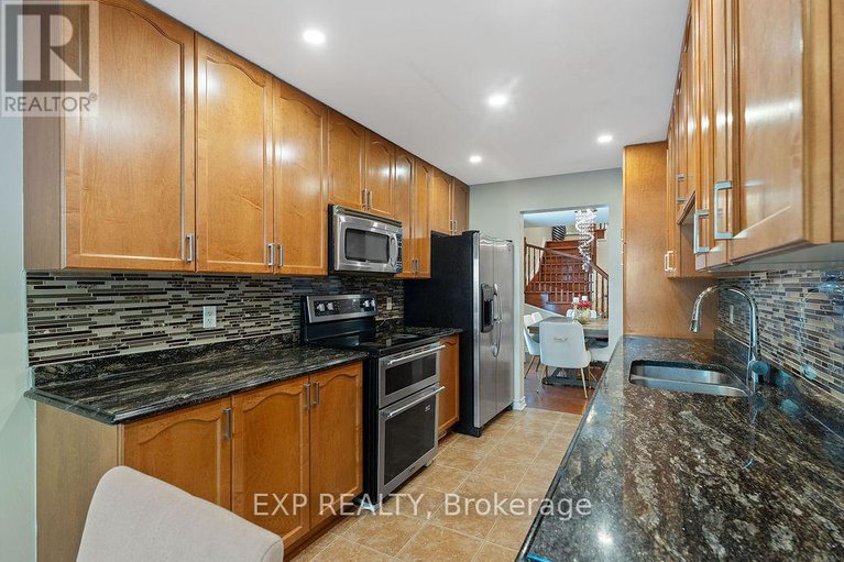 28971340/4085-kelly-farm-drive/blossom-parkkemp-parkfindlay-creek/ottawa/ontario/K1T4J3_24