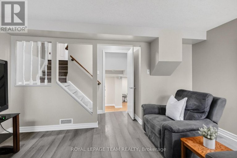 29608683/8-gowrie-drive/glencairnhazeldean/ottawa/ontario/K2L2S4_36