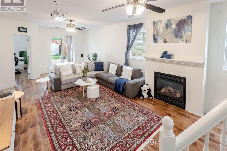 28873619/1562-lisbon-street/fallingbrookpineridge/ottawa/ontario/K4A4B9_34