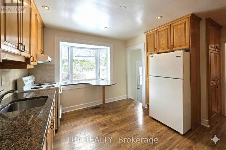 29429679/2302-lawn-avenue/woodroffe/ottawa/ontario/K2B7B4_6