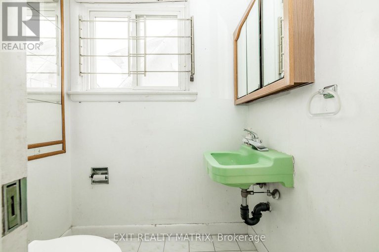 29077893/426-apple-tree-lane/viscount-alexander-park/ottawa/ontario/K1K2R6_17