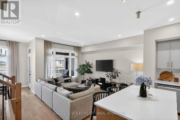 29646069/1764-crux-road/mer-bleuebradley-estatesanderson-park/ottawa/ontario/K1W0W7_16