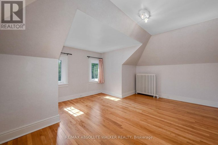 28422236/210-rideau-terrace/lindenlea/ottawa/ontario/K1M0Z2_28