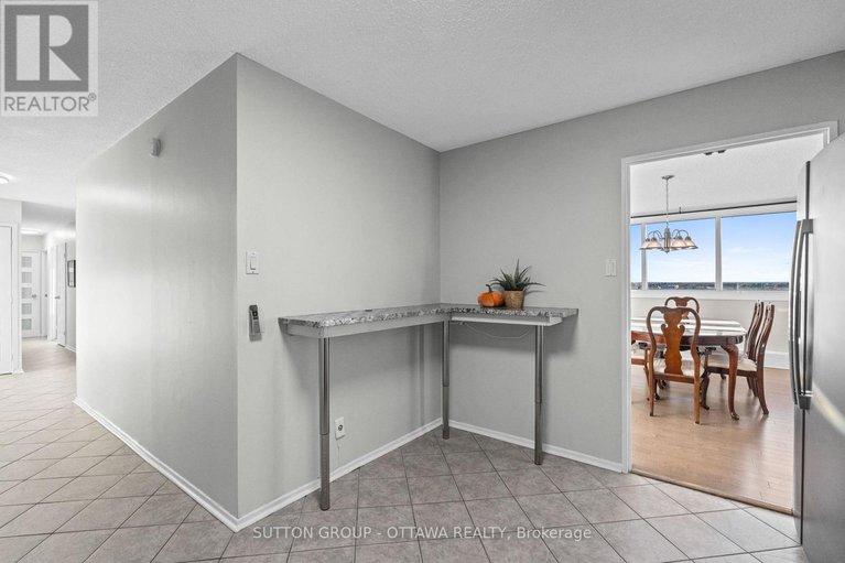 28981309/3360-southgate-road/south-keys/ottawa/ontario/K1V9A6_12