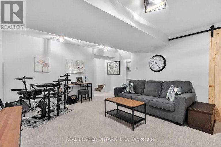 28983719/a-3911-old-richmond-road/arbeatha-park/ottawa/ontario/K2H8T9_27