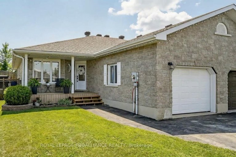 29557467/5500-meadowbrook-drive/iroquois/south-dundas/ontario/K0E1K0_1