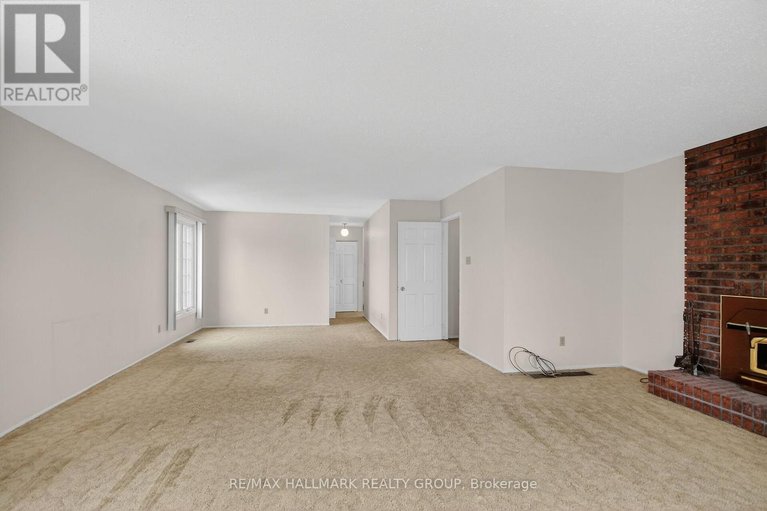 29582128/1050-plante-drive/hunt-clubwestern-community/ottawa/ontario/K1V9E6_26