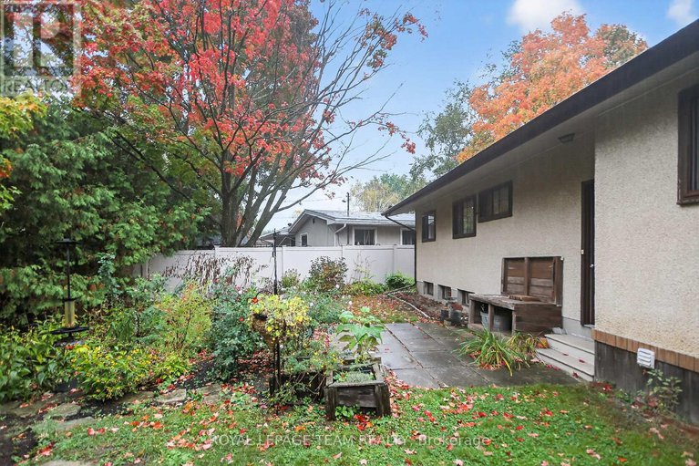 28978666/46-quinpool-crescent/arbeatha-park/ottawa/ontario/K2H6J1_26