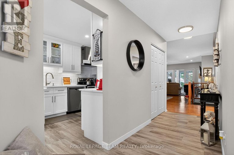 29466819/20-river-oaks-court/stittsville-central/ottawa/ontario/K2S1L3_6