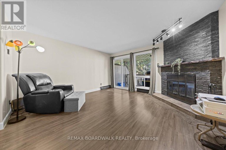 29208561/a-6643-bilberry-drive/convent-glen-north/ottawa/ontario/K1C4N5_9