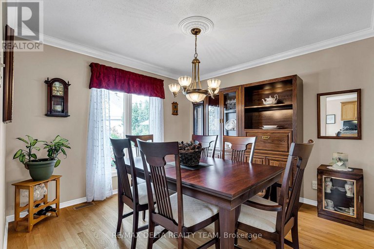 29050102/6565-des-chouettes-lane/chateauneuf/ottawa/ontario/K1C7E6_10