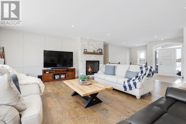 29355024/18150-st-laurent-boulevard/south-glengarry-charlottenburgh-twp/south-glengarry/ontario/K6H0G7_6