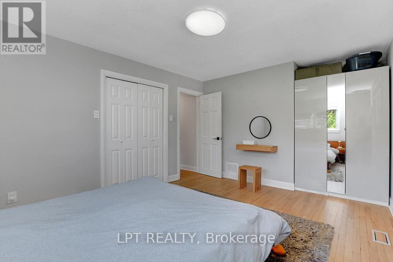 28941530/353-mountbatten-avenue/alta-vistafaircrest-heights/ottawa/ontario/K1H5W2_24