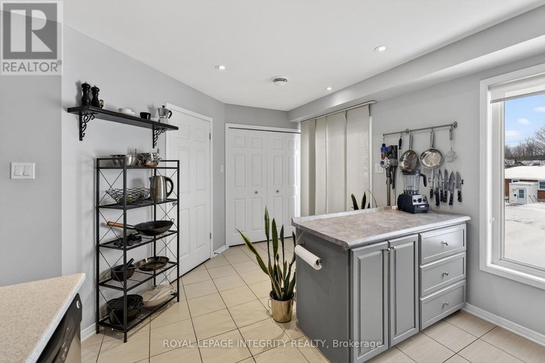 29311527/360-galston-private/mer-bleuebradley-estatesanderson-park/ottawa/ontario/K1W0G3_17