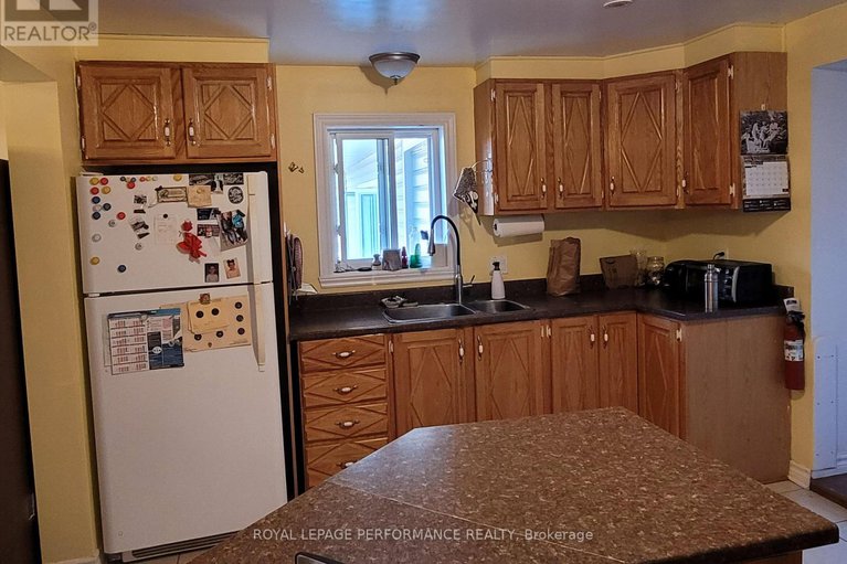 28932365/975-queen-street/lorignal/champlain/ontario/K0B1K0_4