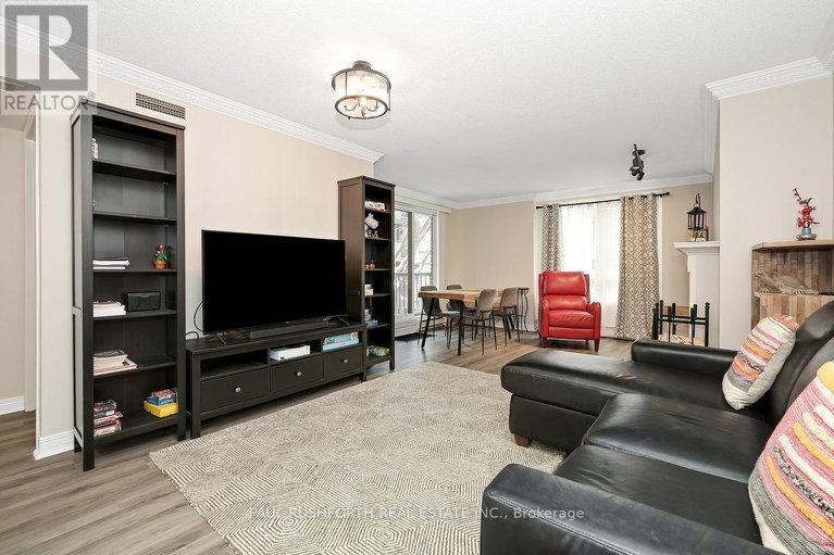 29615589/202-939-north-river-road/overbrook/ottawa/ontario/K1K3V2_5