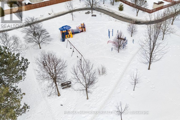 29434768/1177-st-moritz-crescent-n/convent-glen-north/ottawa/ontario/K1C2B2_47