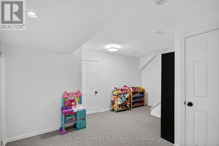 29124597/7-whitechapel-crescent/longfields/ottawa/ontario/K1S3G7_37