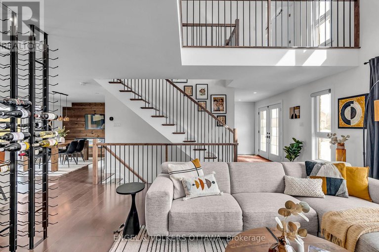 28458762/8-roselawn-court/craig-henrywoodvale/ottawa/ontario/K2G4J2_8