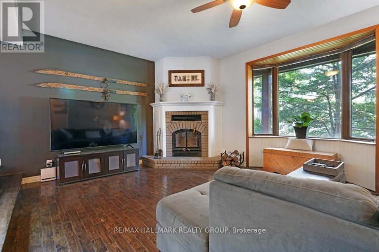 28857388/5498-edgewater-drive/manotick-east-to-manotick-station/ottawa/ontario/K4M1B4_6