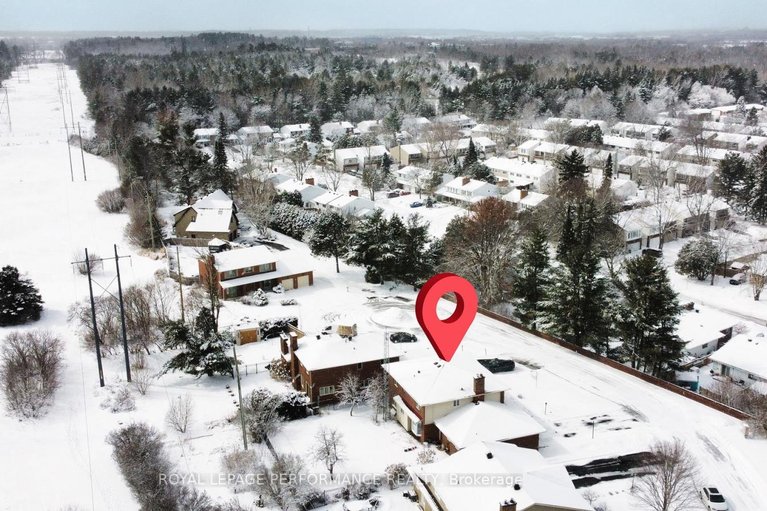 29487498/15-woodfern-court/sheahan-estatestrend-village/ottawa/ontario/K2H8Y9_40