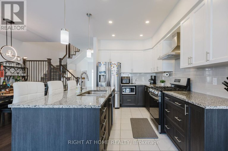 28523248/669-cordelette-circle-e/mer-bleuebradley-estatesanderson-park/ottawa/ontario/K1W0P2_16