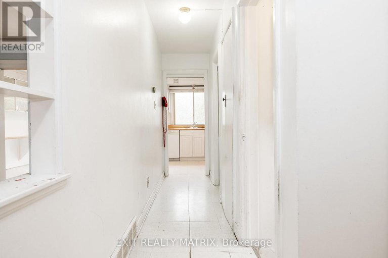 29077893/426-apple-tree-lane/viscount-alexander-park/ottawa/ontario/K1K2R6_16